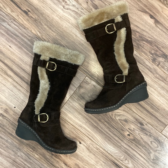 BareTraps Shoes - BARETRAPS brown suede faux fur trimmed/lined 2” boots w tread. EUC